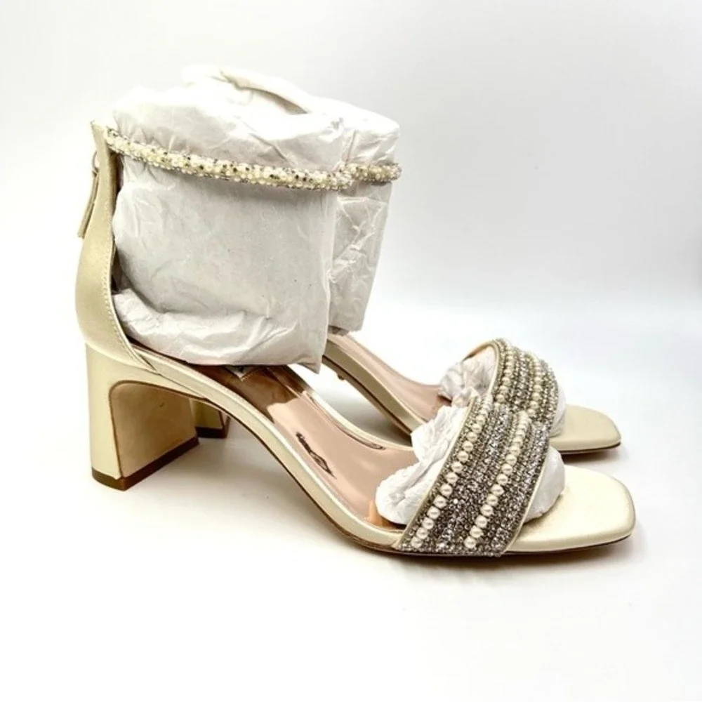 Badgley Mischka Size 7 Kameryn Ivory‎ Satin Jeweled Dress Sandals Heels Shoes